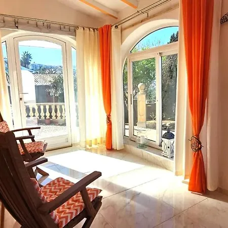Jazmines, Monte Villa Pego